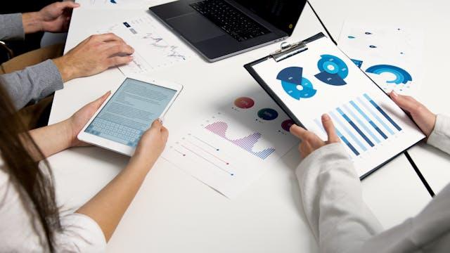 The Risks and Rewards of CFD Gold Trading Explained